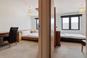 2 chambres, fer et planche à repasser, accès Internet, draps fournis