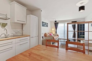 Interior - Homely 2BD Flat in Homerton (London)