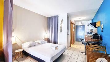 Iron/ironing board, free WiFi, bed sheets