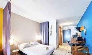 Fer et planche à repasser, accès au Wi-Fi (inclus), literie fournie