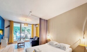 Iron/ironing board, free WiFi, bed sheets