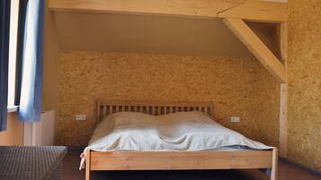 4 makuuhuonetta, silitysrauta/-lauta, ilmainen Wi-Fi, vuodevaatteet