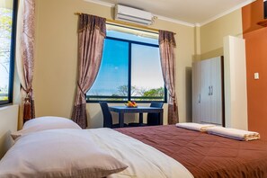 Iron/ironing board, free WiFi, bed sheets - Cucuve Eco Hostal (Puerto Baquerizo Moreno)