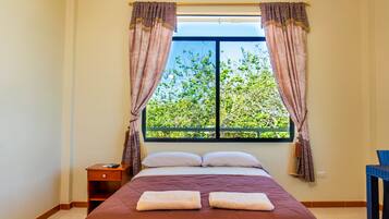 Iron/ironing board, free WiFi, bed sheets