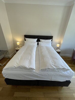 1 Schlafzimmer, Schreibtisch, Reisekinderbett, kostenloses WLAN