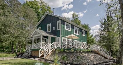 Four bedroom cottage on Lake Muskoka