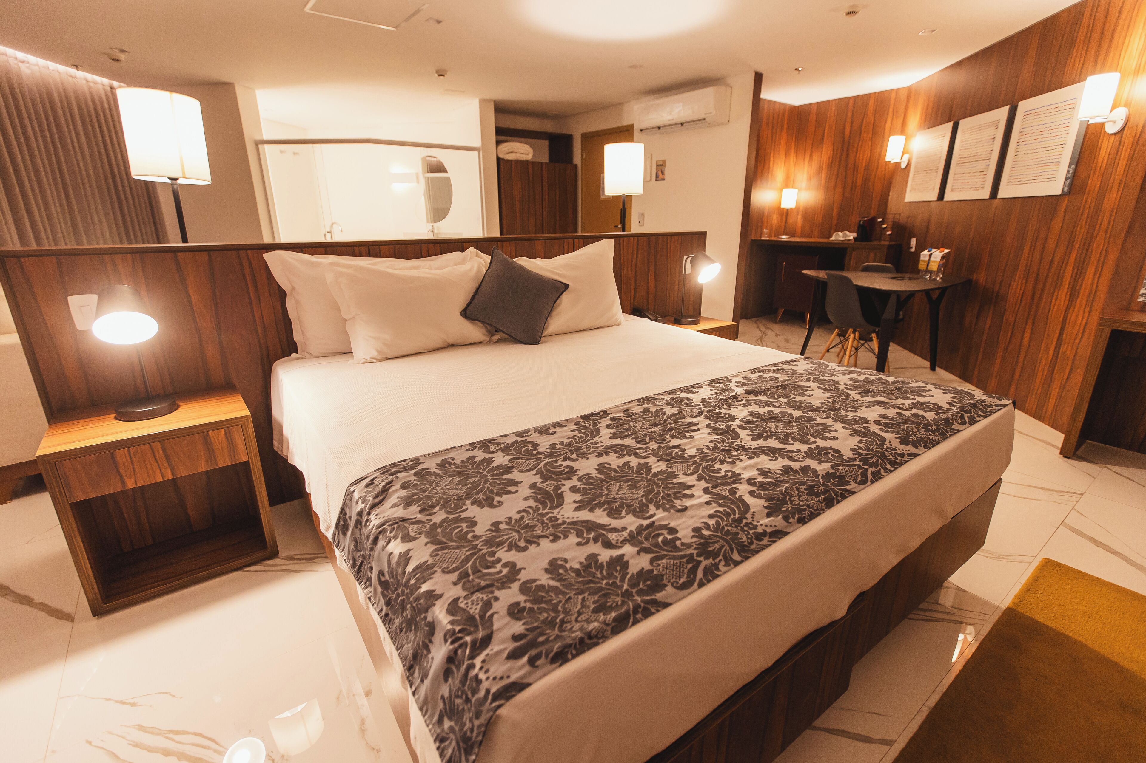 presidential room, 1 king bed | hypo-allergenic bedding, free wifi, bed sheets