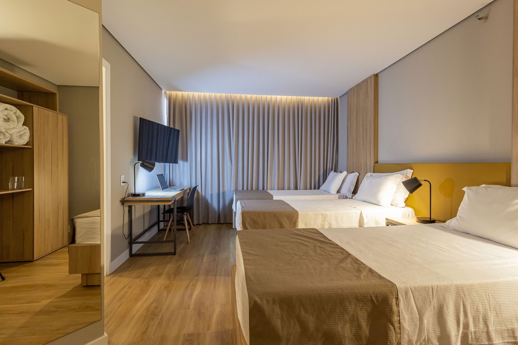 Hypo-allergenic bedding, free WiFi, bed sheets