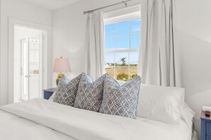 7 bedrooms, travel cot, WiFi, bed sheets