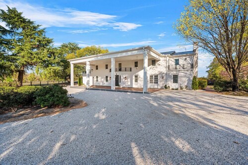 Mansion in Southern Pines - Saltwater Pool, Farm Animals, Golf