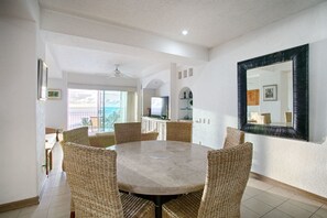 Dining - Apartment at Bay View Grand (Puerto Vallarta)