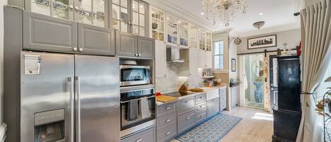 Réfrigérateur, micro-ondes, four, lave-vaisselle