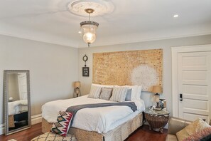 2 habitaciones, tabla de planchar con plancha, cuna de viaje y wifi