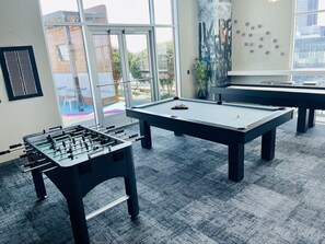Game room - lovely 1 bedroom condo with a nice view of the city (Atlanta)