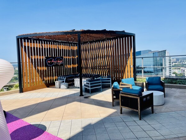 Terrace/patio - lovely 1 bedroom condo with a nice view of the city (Atlanta)