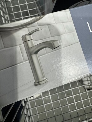 مناشف، صابون، ورق حمّام