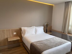 In-room safe, iron/ironing board, free WiFi - ExpoStay Hotel Corferias American Embassy (Bogotá)