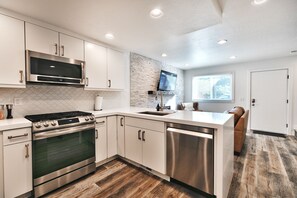 Fridge, microwave, oven, stovetop - City Park - Walk to Main Street - Old Town (Park City)