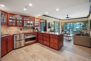 Frigorífic, microones, forn i placa de cuina 