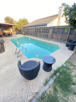 Pool - Delightful 4 Bedroom with POOL & BBQ  (Turlock)