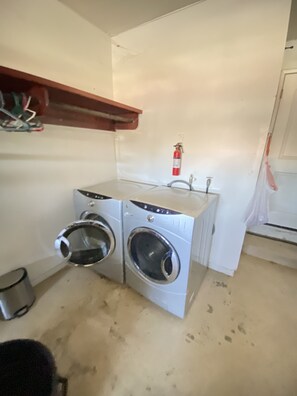 Interior - Delightful 4 Bedroom with POOL & BBQ  (Turlock)