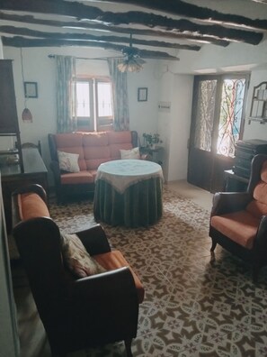 Books, music library, stereo