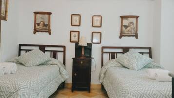 2 dormitoris, planxa i posts de planxar, wifi gratuïta i roba de llit