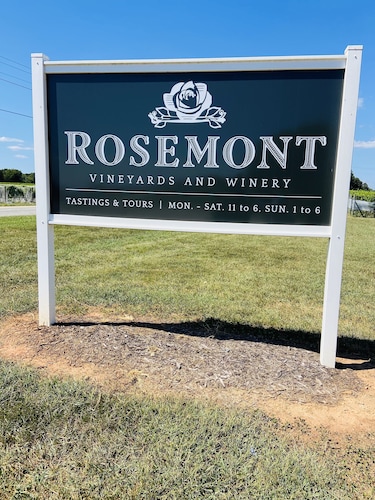 🐎🐎~Private Romantic Cottage #FarmStay-BabyGoats~🐎🐎