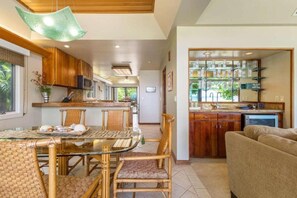 Dining - Puunoa Beach Estates- Part OF Hyatt (LAHAINA)