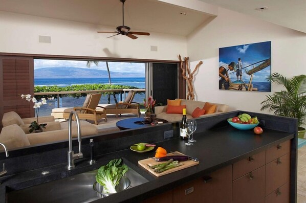Private kitchen - Puunoa Beach Estates- Part OF Hyatt (LAHAINA)