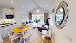 Smart TV, fireplace, table tennis