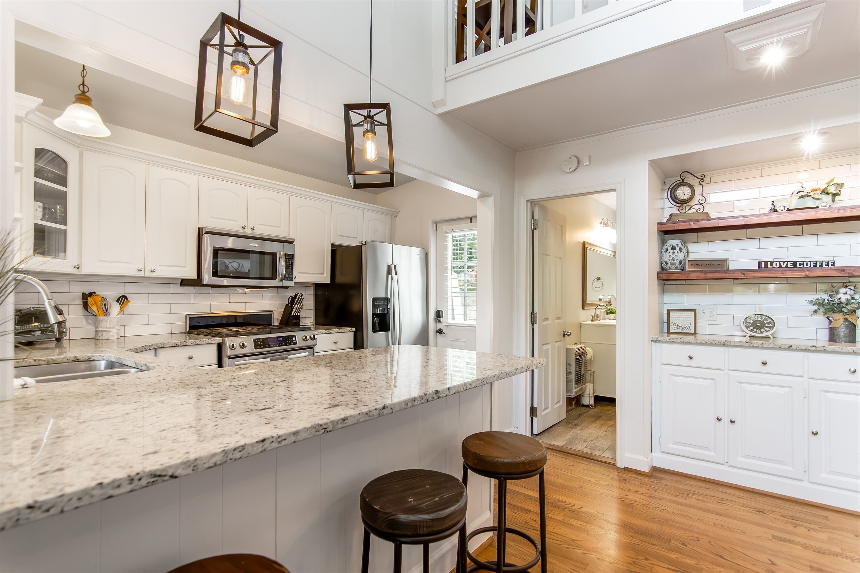 Geladeira, micro-ondas, fogão, cooktop