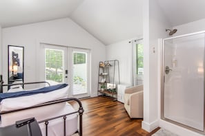 2 slaapkamers, een strijkplank/strijkijzer, gratis wifi, beddengoed