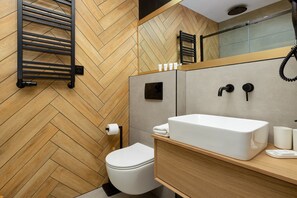 Shower, shampoo - Stylish Studio with Balcony | 500 m from the Beach, Air Conditioning (Kolobrzeg)