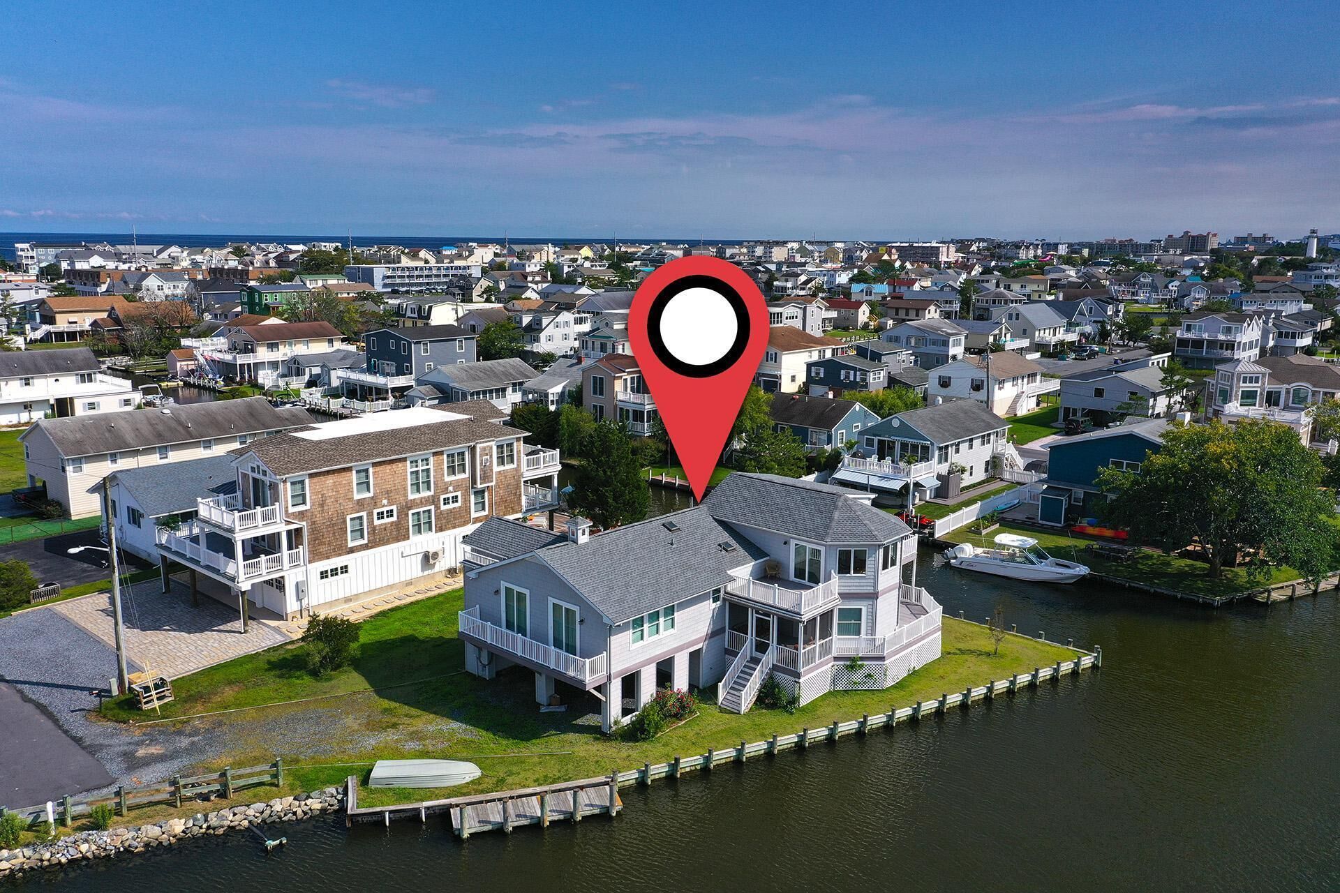 Gorgeous 3 bedroom home off of the Bay in Fenwick Island! Sunset Views, Dock, Close to the Beach, WIFI!