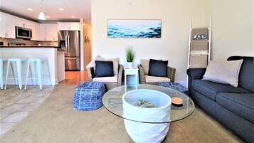 Smart TV, books, stereo