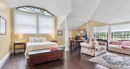 9-bedroom vacation home near Cape Cod Beaches