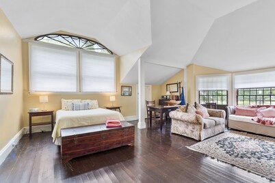 9-bedroom vacation home near Cape Cod Beaches