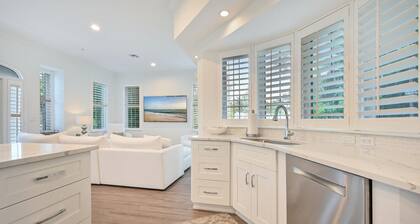 Modern Chic 4 Bed 4 Bath in Old Town Naples