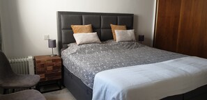 2 bedrooms, iron/ironing board, free WiFi, bed sheets - Casa de Pavo Real (Torrevieja)