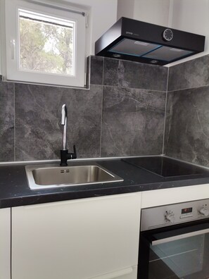 Fridge, oven, stovetop, dishwasher - Holiday Home Olie (Bilice)