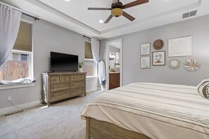 3 bedrooms, desk, iron/ironing board, travel cot