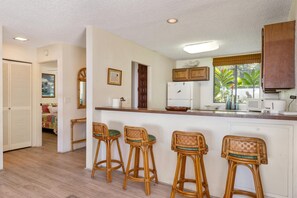 Refrigerador, microondas, parrilla de estufa y lavavajillas 