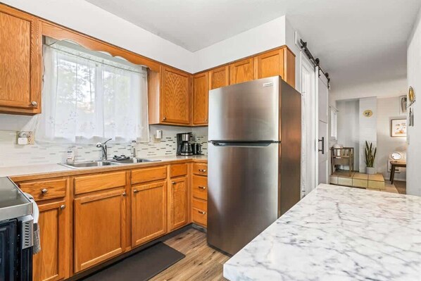 Fridge, microwave, oven, stovetop