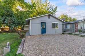 Exterior - Downtown Caldwell | Golf Course View | Near I-84 | Fast WiFi | Sleeps 5 (Caldwell)