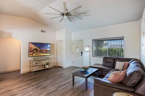 Älytelevisio, Netflix, pöytätennispöytä, suoratoistopalvelut