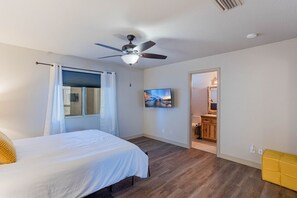 4 makuuhuonetta, työpöytä, silitysrauta/-lauta, ilmainen Wi-Fi