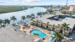 Et oppvarmet basseng