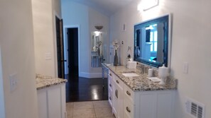 Combined shower/bathtub, hair dryer, towels, soap