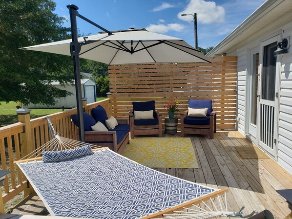 Terrace/patio - Cleanest place to lay your head-Relax and Recharge @ The Break-Away! (Hampstead)